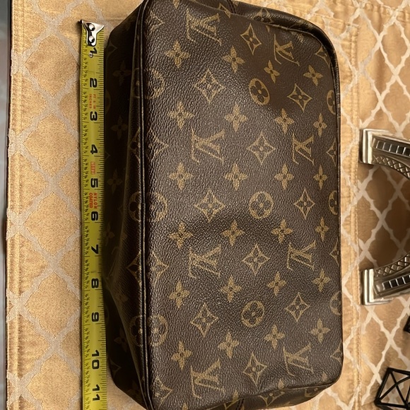 LOUIS VUITTON Monogram Trousse Toilette 28~ will come with COA - Picture 6 of 10